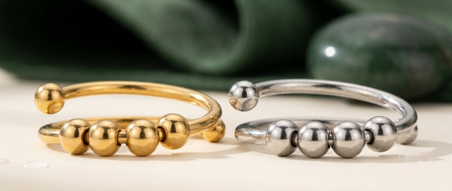 Bague anti-stress Isvane dorée portée au doigt, perles rotatives anti-anxiété